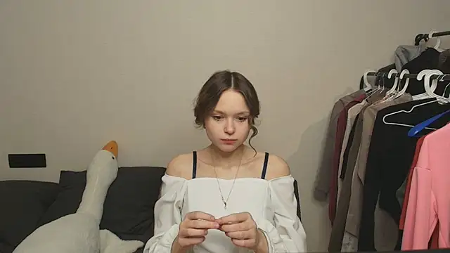 Snapshot of CandyPiggy chatting on 10/18/25, 02:18 CandyPiggy online show from 10/18/25, 02:18