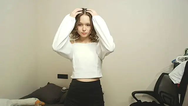 Snapshot of CandyPiggy chatting on 11/12/25, 07:13 CandyPiggy online show from 11/12/25, 07:13