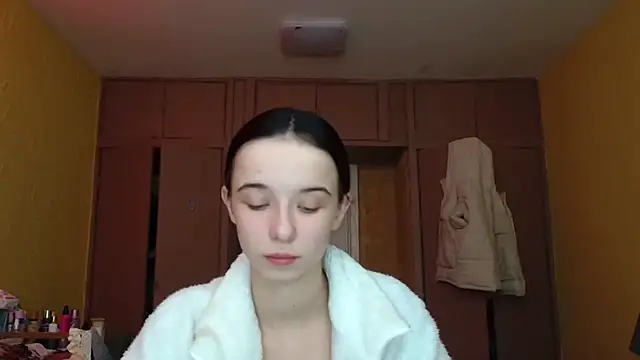 Emilia Light online show from 02/19/26, 07:59