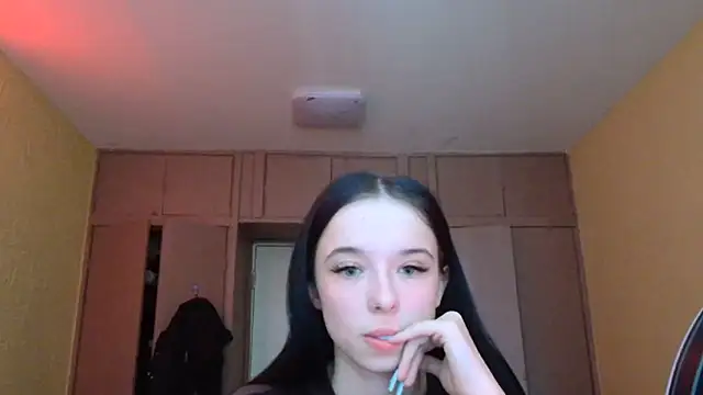 Emilia Light online show from 04/17/26, 06:38