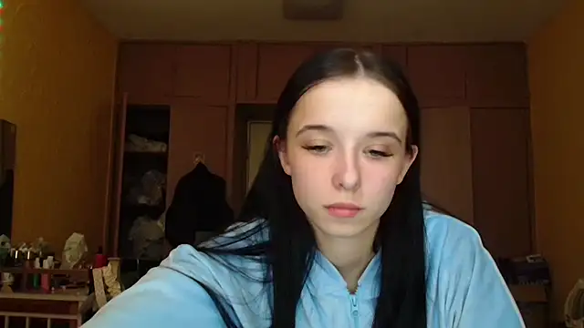 Snapshot of Emilia_Light chatting on 04/28/26, 12:32 Emilia Light online show from 04/28/26, 12:32