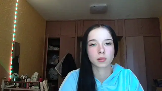 Snapshot of Emilia_Light chatting on 04/29/26, 08:07 Emilia Light online show from 04/29/26, 08:07