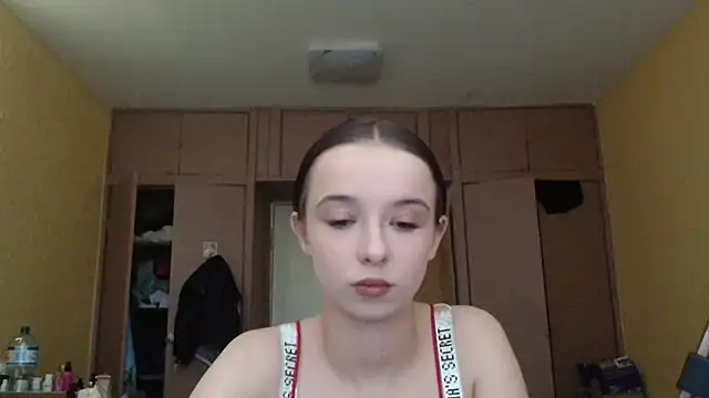 Snapshot of Emilia_Light chatting on 05/07/26, 10:20 Emilia Light online show from 05/07/26, 10:20