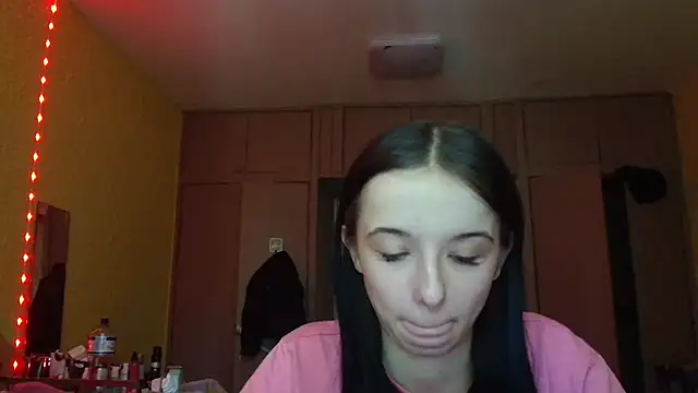 Snapshot of Emilia_Light chatting on 05/08/26, 09:25 Emilia Light online show from 05/08/26, 09:25