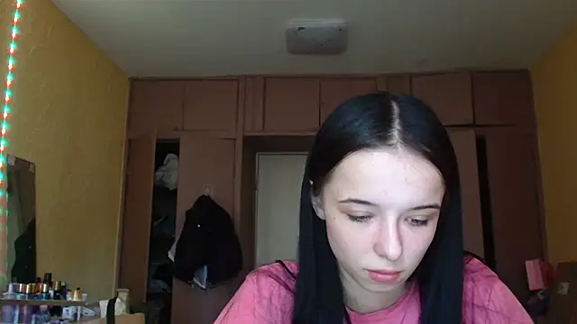 Snapshot of Emilia_Light chatting on 06/04/26, 07:58 Emilia Light online show from 06/04/26, 07:58