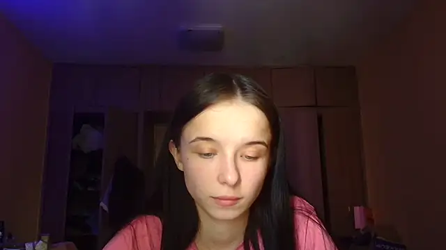 Snapshot of Emilia_Light chatting on 06/06/26, 11:04 Emilia Light online show from 06/06/26, 11:04