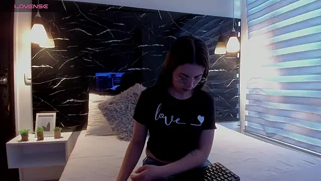 ZOE LE online show from 10/21/25, 11:44