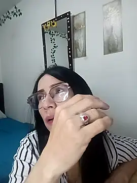 YaraDuartee online show from 12/17/25, 01:11