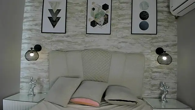 ashlye collins online show from 12/04/25, 08:06