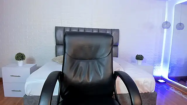 Caroline Millerr online show from 05/22/26, 11:16