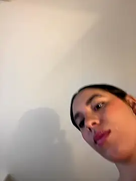 Capricho 01 online show from 10/18/25, 12:39