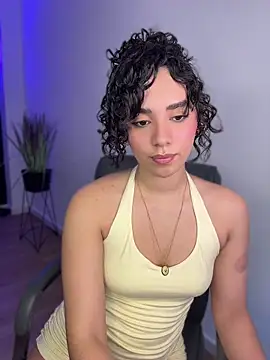 Capricho 01 online show from 04/30/26, 08:15