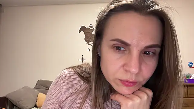 Snapshot of AnnieLove7722 chatting on 12/15/25, 02:32 AnnieLove7722 online show from 12/15/25, 02:32