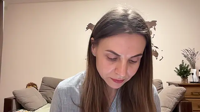 Snapshot of AnnieLove7722 chatting on 12/17/25, 12:00 AnnieLove7722 online show from 12/17/25, 12:00