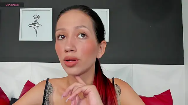 Snapshot of sofi_laane chatting on 11/22/25, 12:48 sofi laane online show from 11/22/25, 12:48