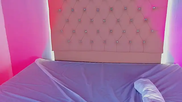 Athenea  fox online show from 11/28/25, 03:20