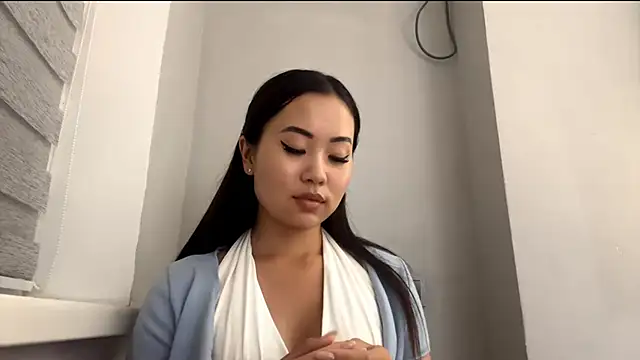 Ur neighbor Kira online show from 10/09/25, 03:10