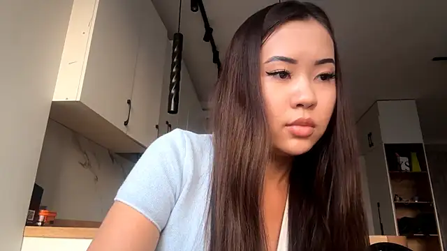 Ur neighbor Kira online show from 10/25/25, 11:51