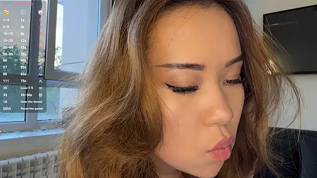 Ur neighbor Kira online show from 04/22/26, 01:23