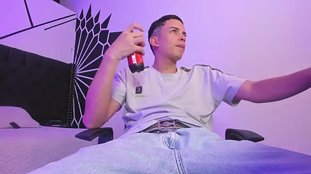 Snapshot of JuanSixx chatting on 09/30/25, 03:44 JuanSixx online show from 09/30/25, 03:44