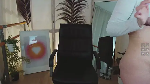 Snapshot of MayWins chatting on 11/23/25, 10:42 MayWins online show from 11/23/25, 10:42