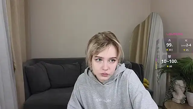 Snapshot of MayWins chatting on 11/27/25, 09:39 MayWins online show from 11/27/25, 09:39