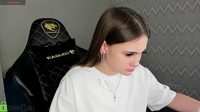 Snapshot of KarinaBroks chatting on 10/20/25, 08:59 KarinaBroks online show from 10/20/25, 08:59