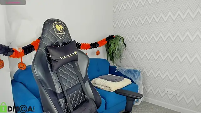 Snapshot of KarinaBroks chatting on 10/31/25, 08:48 KarinaBroks online show from 10/31/25, 08:48