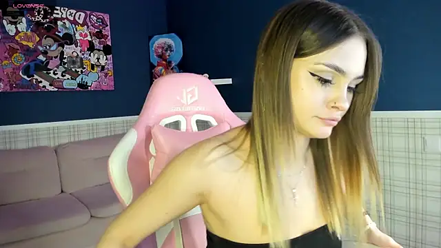 Snapshot of KarinaBroks chatting on 11/07/25, 01:11 KarinaBroks online show from 11/07/25, 01:11