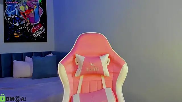 Snapshot of KarinaBroks chatting on 11/27/25, 11:45 KarinaBroks online show from 11/27/25, 11:45