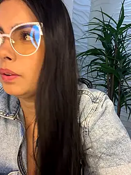 Snapshot of Valka_Ross chatting on 11/27/25, 08:44 Valka Ross online show from 11/27/25, 08:44