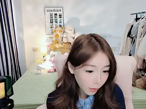 Snapshot of Gardenia-222 chatting on 10/24/25, 06:21 Gardenia-222 online show from 10/24/25, 06:21