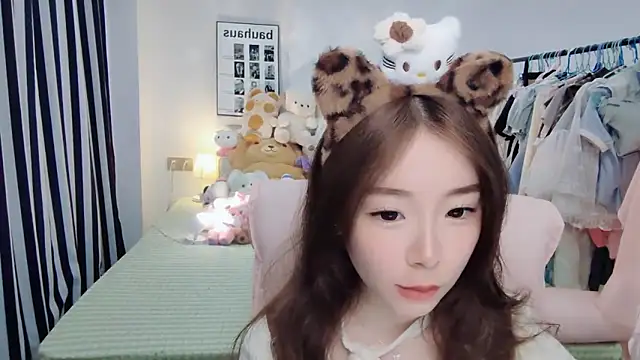 Snapshot of Gardenia-222 chatting on 11/02/25, 08:28 Gardenia-222 online show from 11/02/25, 08:28