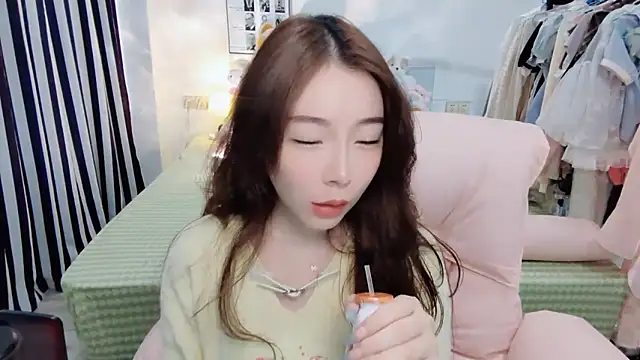 Snapshot of Gardenia-222 chatting on 11/04/25, 07:51 Gardenia-222 online show from 11/04/25, 07:51