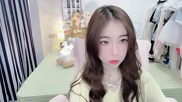 Snapshot of Gardenia-222 chatting on 11/16/25, 07:47 Gardenia-222 online show from 11/16/25, 07:47