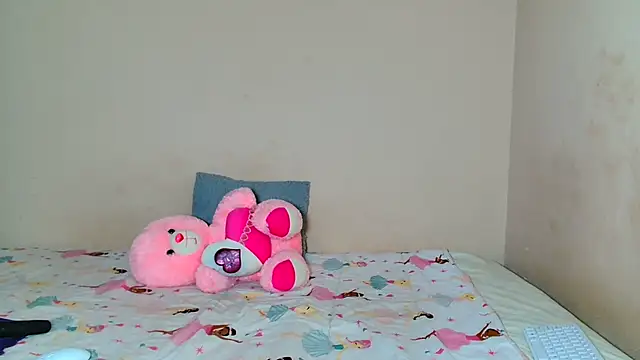 Snapshot of SlimSexxy21 chatting on 11/17/25, 09:15 SlimSexxy21 online show from 11/17/25, 09:15