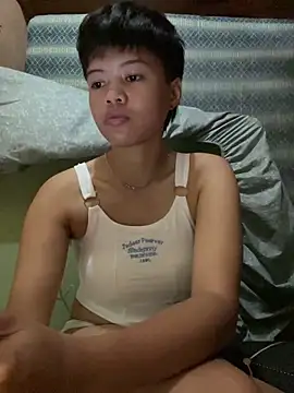 Snapshot of Obre17 chatting on 10/10/25, 02:54 Obre17 online show from 10/10/25, 02:54