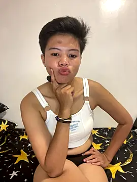 Snapshot of Obre17 chatting on 11/30/25, 02:32 Obre17 online show from 11/30/25, 02:32