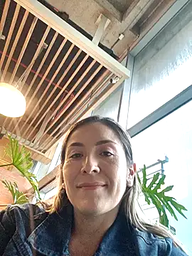 Snapshot of Mariana_gom chatting on 10/10/25, 09:25 Mariana gom online show from 10/10/25, 09:25