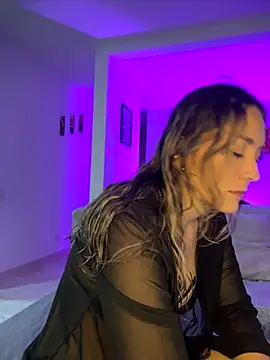 Snapshot of Mariana_gom chatting on 11/12/25, 03:29 Mariana gom online show from 11/12/25, 03:29