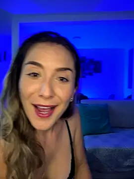 Snapshot of Mariana_gom chatting on 11/22/25, 03:16 Mariana gom online show from 11/22/25, 03:16