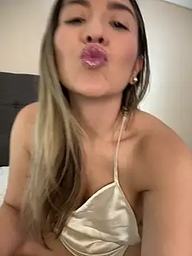 Mariana gom online show from 07/08/26, 02:21