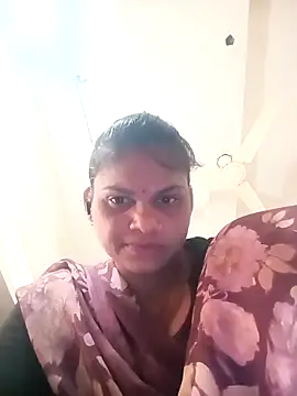 Snapshot of SHMA-77 chatting on 02/13/26, 11:06 SHMA-77 online show from 02/13/26, 11:06