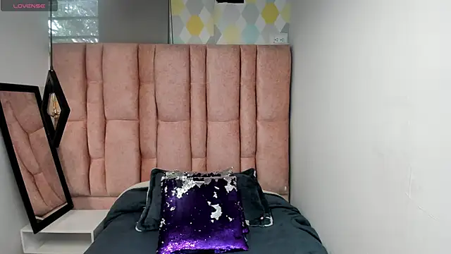 Issa Milf   online show from 03/19/26, 01:15