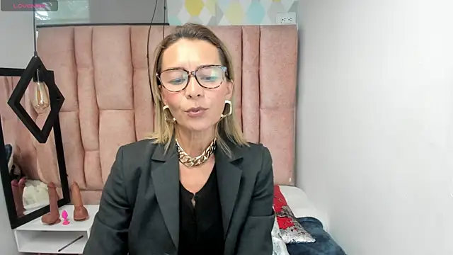 Issa Milf   online show from 04/27/26, 04:49