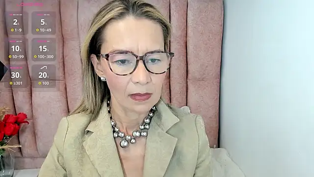 Snapshot of Issa_Milf__ chatting on 06/12/26, 01:10 Issa Milf online show from 06/12/26, 01:10
