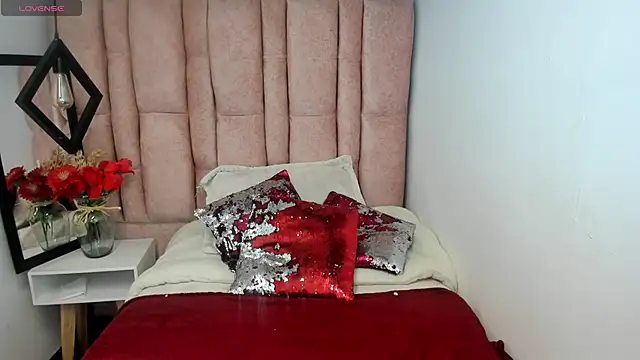 Snapshot of Issa_Milf__ chatting on 06/15/26, 01:57 Issa Milf online show from 06/15/26, 01:57