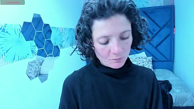 Valery More   online show from 12/15/25, 12:20