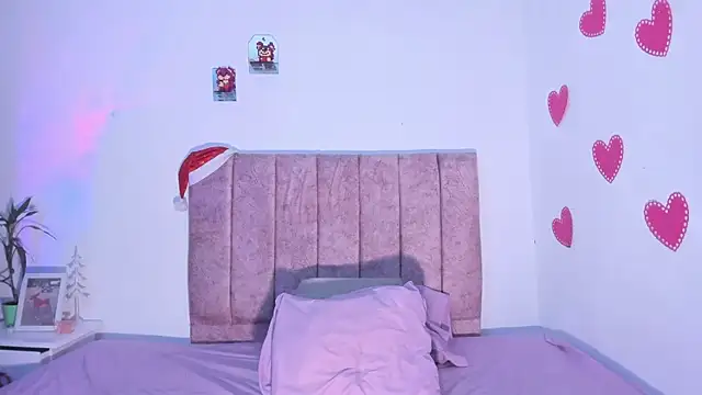 Snapshot of Mila_1wood chatting on 12/14/25, 03:12 Mila 1wood online show from 12/14/25, 03:12