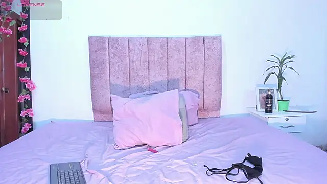 Snapshot of Mila_1wood chatting on 02/08/26, 12:41 Mila 1wood online show from 02/08/26, 12:41